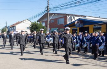 Teodoro Schmidt rindió emotivo homenaje a las Glorias navales con acto cívico y desfile