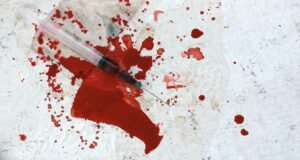 ¡Preocupante! Recolector terminó herido por jeringa que estaba en una bolsa de basura en Victoria