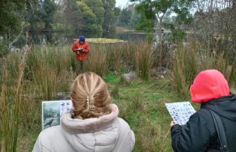 Municipalidad de Freire realizó jornada de educación ambiental en Laguna Santa Julia junto a adultos mayores