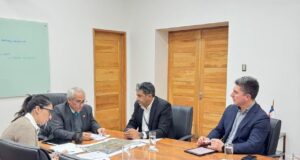 Alcalde de Victoria se reúne con Director Nacional de Vialidad para acelerar proyectos de pavimentación