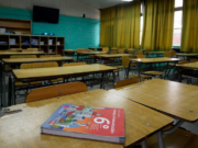 Funcionarios denuncian presunto acoso laboral y hostigamiento en liceo de Barros Arana