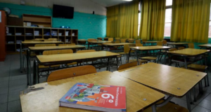Funcionarios denuncian presunto acoso laboral y hostigamiento en liceo de Barros Arana