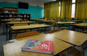 Funcionarios denuncian presunto acoso laboral y hostigamiento en liceo de Barros Arana