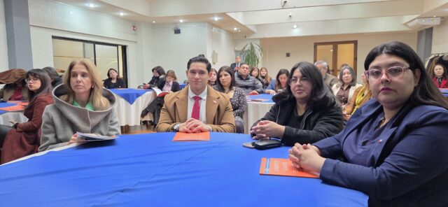 Lanzan primer libro de Educación de Personas Jóvenes y Adultas en Cautín Norte destacando segundas oportunidades educativas