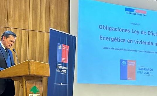 Seremi de Energía encabeza capacitación sobre de eficiencia energética para viviendas nuevas en Angol y Temuco