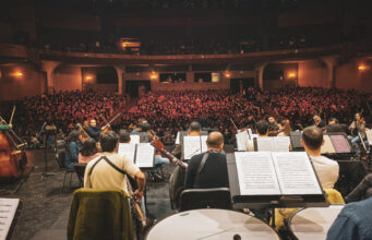 Más de mil estudiantes dieron vida al primer concierto del ciclo «Acerquémonos a la Música» 2026 de la Orquesta Filarmónica de Temuco