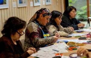 Abiertas las postulaciones a la 3ª edición del curso gratuito de gestión cultural y artesanía dirigido a mujeres artesanas del textil de Loncoche, Villarrica y Pucón