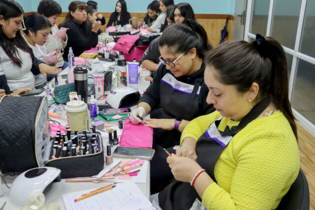 Más de 1500 personas inician Talleres Laborales en Villarrica