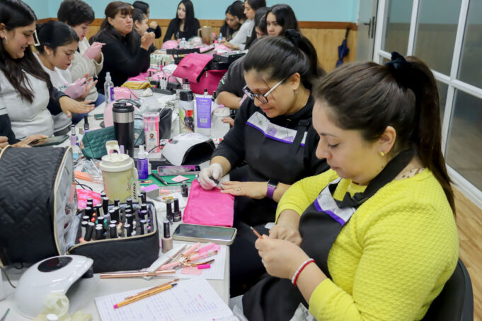 Más de 1500 personas inician Talleres Laborales en Villarrica