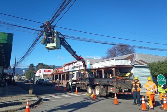 Frontel fortaleció red eléctrica del centro de la comuna de Cunco