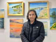 La costa de La Araucanía se instala en Temuco a través de los pinceles del artista José Antonio Peña
