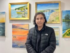 La costa de La Araucanía se instala en Temuco a través de los pinceles del artista José Antonio Peña
