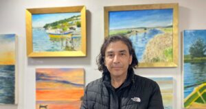 La costa de La Araucanía se instala en Temuco a través de los pinceles del artista José Antonio Peña
