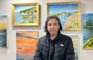 La costa de La Araucanía se instala en Temuco a través de los pinceles del artista José Antonio Peña