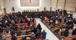 Voces llenaron la parroquia San Juan Evangelista de Pitrufquén en emotivo encuentro coral de música sacra
