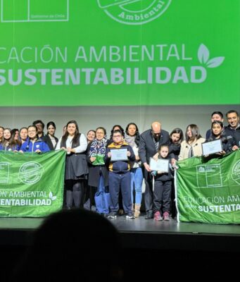 Pitrufquén hace historia ambiental: municipalidad y establecimientos educacionales obtienen certificaciones de excelencia ambiental