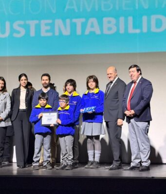 Freire celebra la renovación de la certificación ambiental de la escuela La Esperanza de Radal