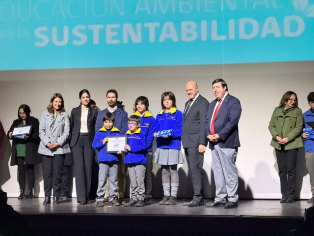 Freire celebra la renovación de la certificación ambiental de la escuela La Esperanza de Radal