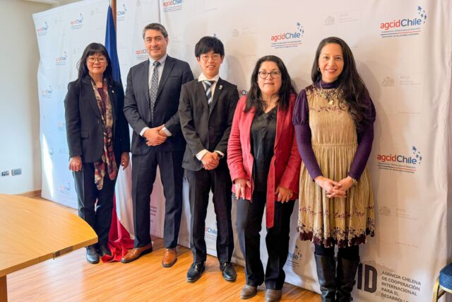Teodoro Schmidt recibe a volunatario Japonés que apoyará el trabajo ambiental en la comuna