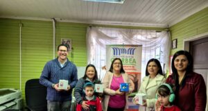 Estudiantes de Gorbea reciben donación de audífonos de cancelación de ruidos para fortalecer la educación inclusiva