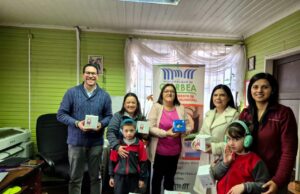 Estudiantes de Gorbea reciben donación de audífonos de cancelación de ruidos para fortalecer la educación inclusiva