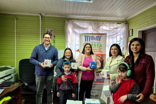 Estudiantes de Gorbea reciben donación de audífonos de cancelación de ruidos para fortalecer la educación inclusiva