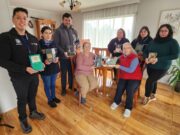 Municipio de Pitrufquén acerca la lectura a personas en situación de dependencia y sus cuidadores con biblioteca móvil