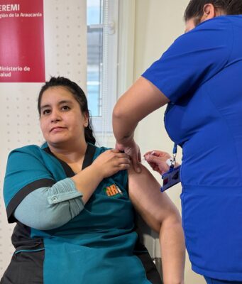 Haces un trámite y sales vacunado: habilitan punto de inmunización en ChileAtiende Temuco