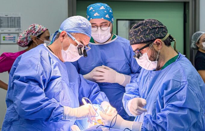 Cirugía preventiva salva a niña de tres años de un cáncer hereditario en Temuco