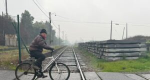 Municipio de Pitrufquén y Efe coordinan futuras mejoras en infraestructura ferroviaria de la comuna