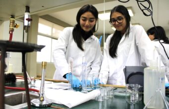 CristalEscolar 2026 inicia talleres prácticos en la UFRO con estudiantes de La Araucanía y Los Ríos