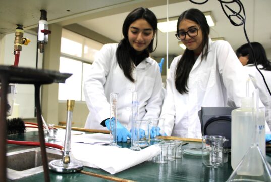 CristalEscolar 2026 inicia talleres prácticos en la UFRO con estudiantes de La Araucanía y Los Ríos