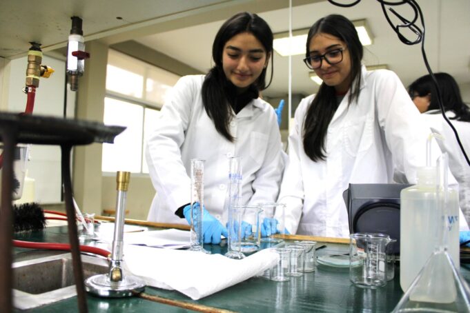 CristalEscolar 2026 inicia talleres prácticos en la UFRO con estudiantes de La Araucanía y Los Ríos