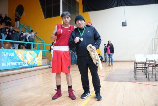 Joven boxeador de Pitrufquén celebra su primer triunfo como federado y proyecta su camino hacia el sudamericano