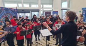 Cuando la música se convierte en medicina: orquesta llevó esperanza al hospital de Villarrica