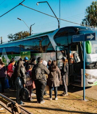 Último grupo de familias de Freire inicia viaje gracias al programa Vacaciones Familiares de SERNATUR