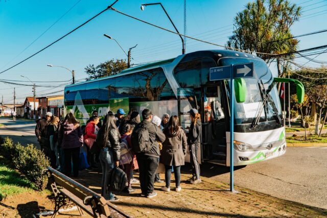 Último grupo de familias de Freire inicia viaje gracias al programa Vacaciones Familiares de SERNATUR