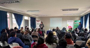 Productores de Pitrufquén fortalecen sus conocimientos en el cultivo de frutales menores