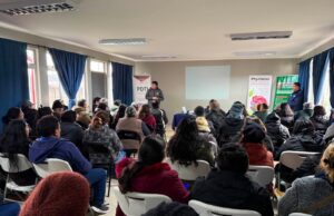 Productores de Pitrufquén fortalecen sus conocimientos en el cultivo de frutales menores