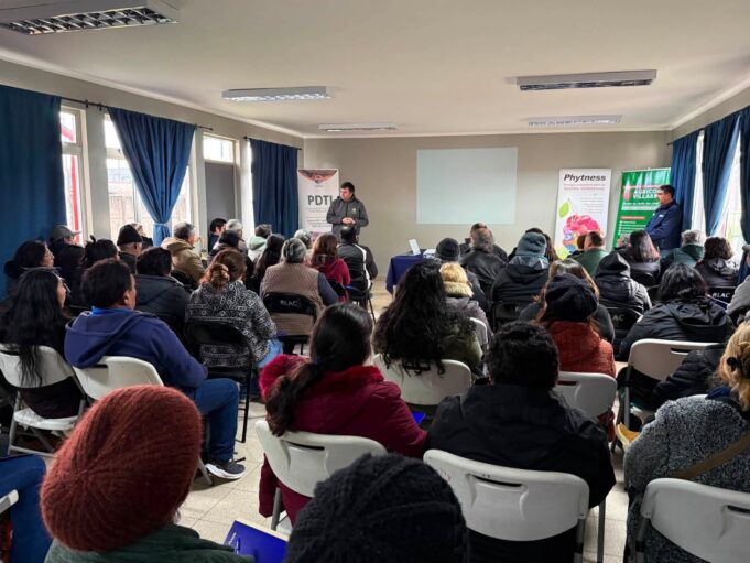 Productores de Pitrufquén fortalecen sus conocimientos en el cultivo de frutales menores