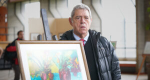 Exposición de acuarelas reúne la obra del artista Carlos Browne en el Teatro Municipal de Temuco