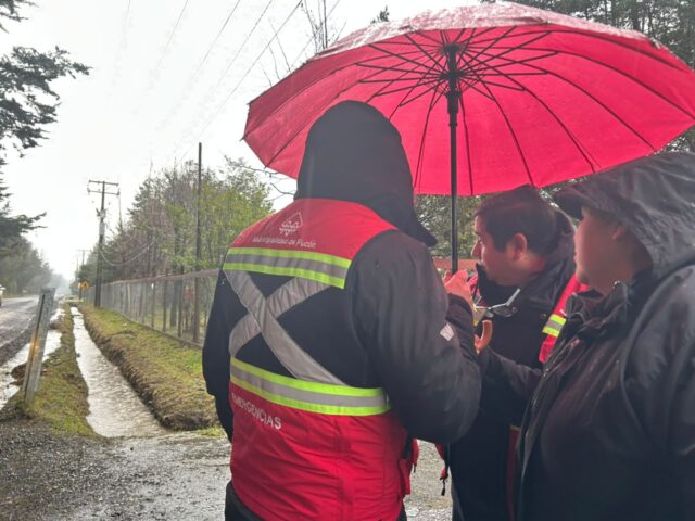 Pucón enfrenta con refuerzos segunda emergencia consecutiva, ahora por intensas lluvias