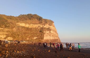 Vacaciones en la costa de La Araucanía: municipio de Freire acercó el turismo social a 100 vecinos gracias a SERNATUR