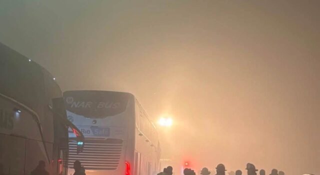 Colisión múltiple con dos buses y un camión deja varios lesionados en Pitrufquén