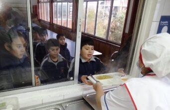 Cerca de mil estudiantes beneficiados: Junaeb Araucanía entrega alimentación durante las vacaciones de invierno