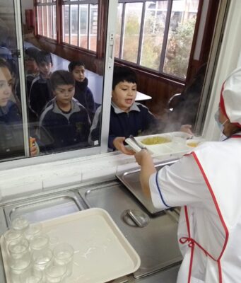 Cerca de mil estudiantes beneficiados: Junaeb Araucanía entrega alimentación durante las vacaciones de invierno