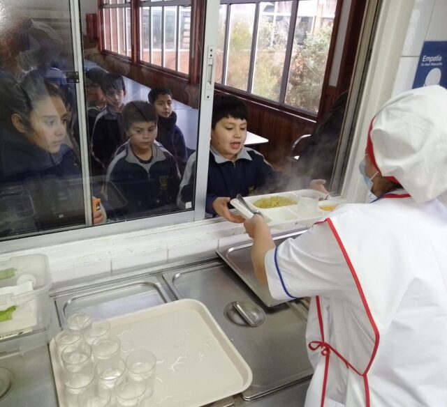 Cerca de mil estudiantes beneficiados: Junaeb Araucanía entrega alimentación durante las vacaciones de invierno