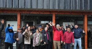 Autoridades y dirigentes sociales inspeccionan nuevas obras de servicios higiénicos y mobiliario urbano en plaza de Cholchol