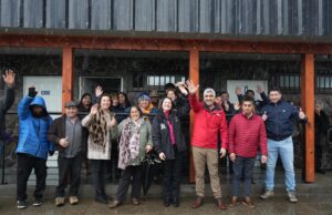 Autoridades y dirigentes sociales inspeccionan nuevas obras de servicios higiénicos y mobiliario urbano en plaza de Cholchol