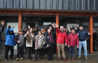 Autoridades y dirigentes sociales inspeccionan nuevas obras de servicios higiénicos y mobiliario urbano en plaza de Cholchol